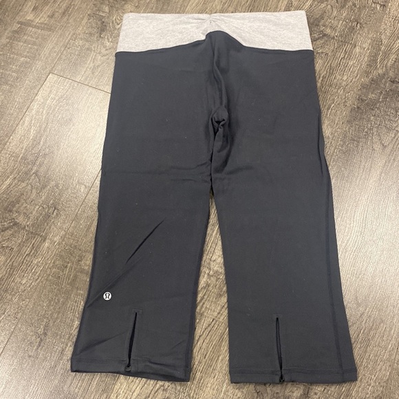Lululemon cropped legging - Picture 2 of 5